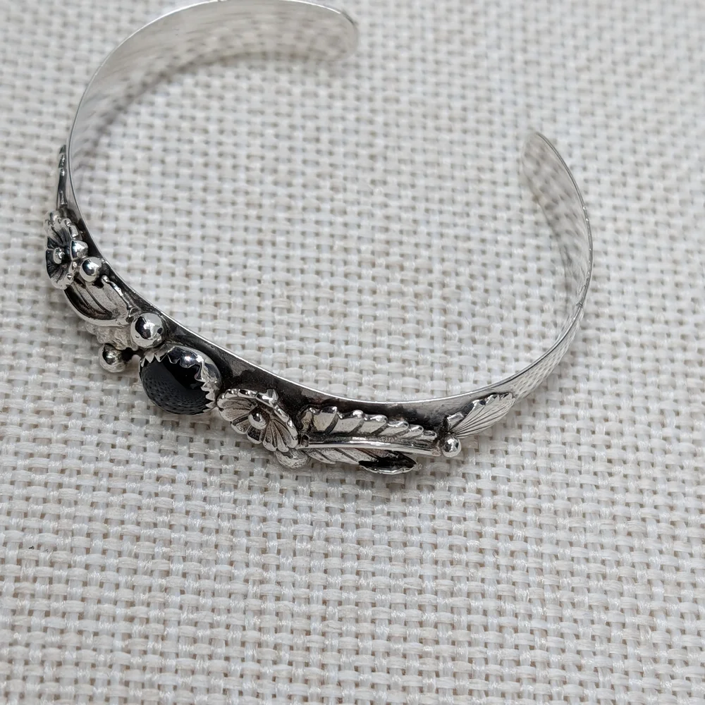 Vintage Sterling Silver Cuff Bracelet Black Onyx Florida Keys Small Wrist - Picture 6 of 15
